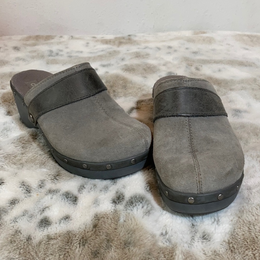 Croc clogs size 6